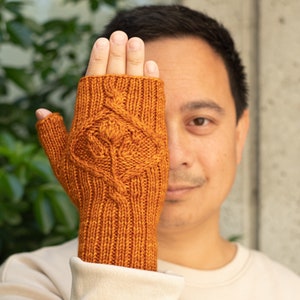 Vaccinium Mitts- Digital Knitting Pattern