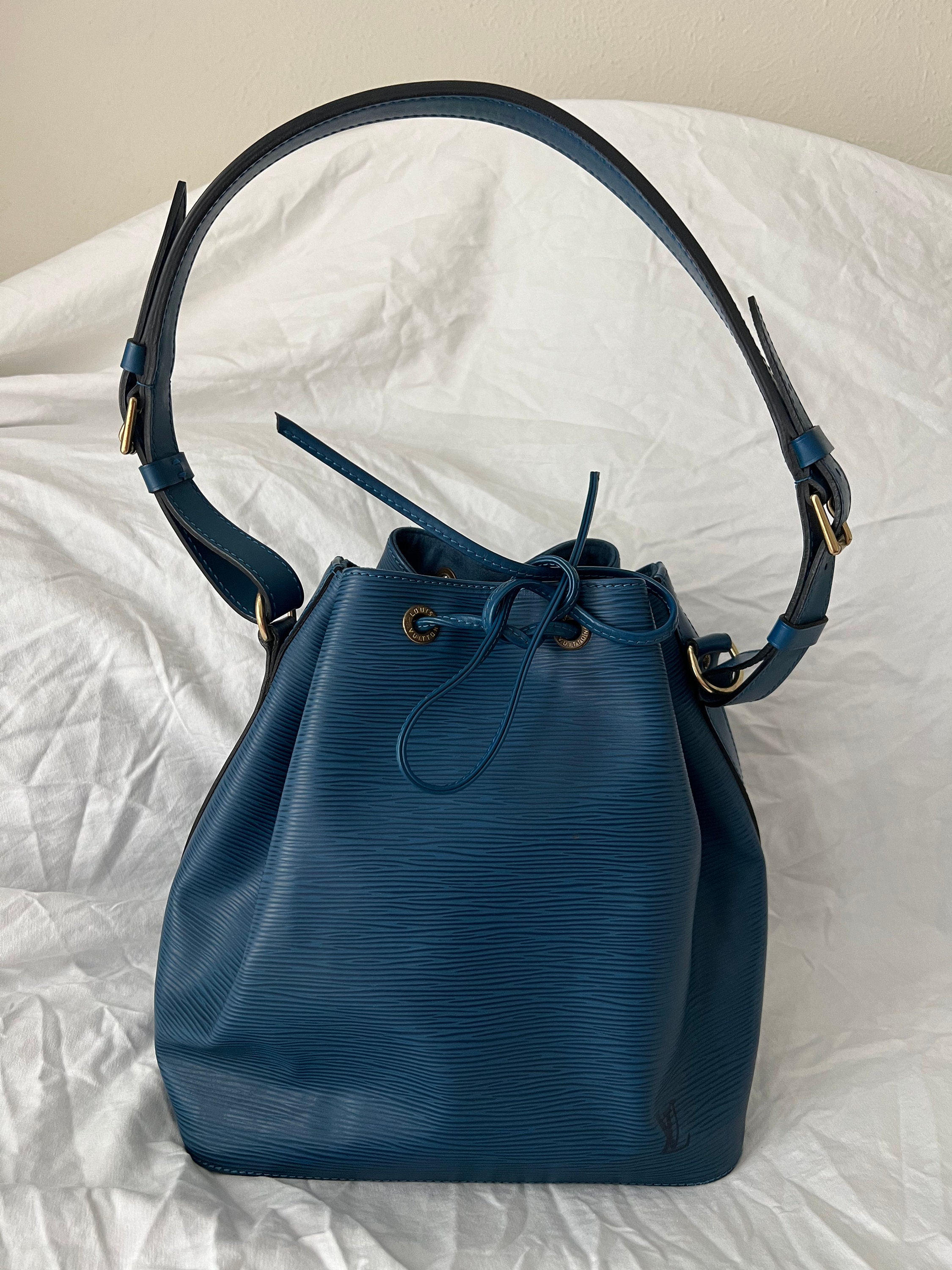 Louis Vuitton Epi Blue Noe Shoulder Bag Bucket Bag Women's