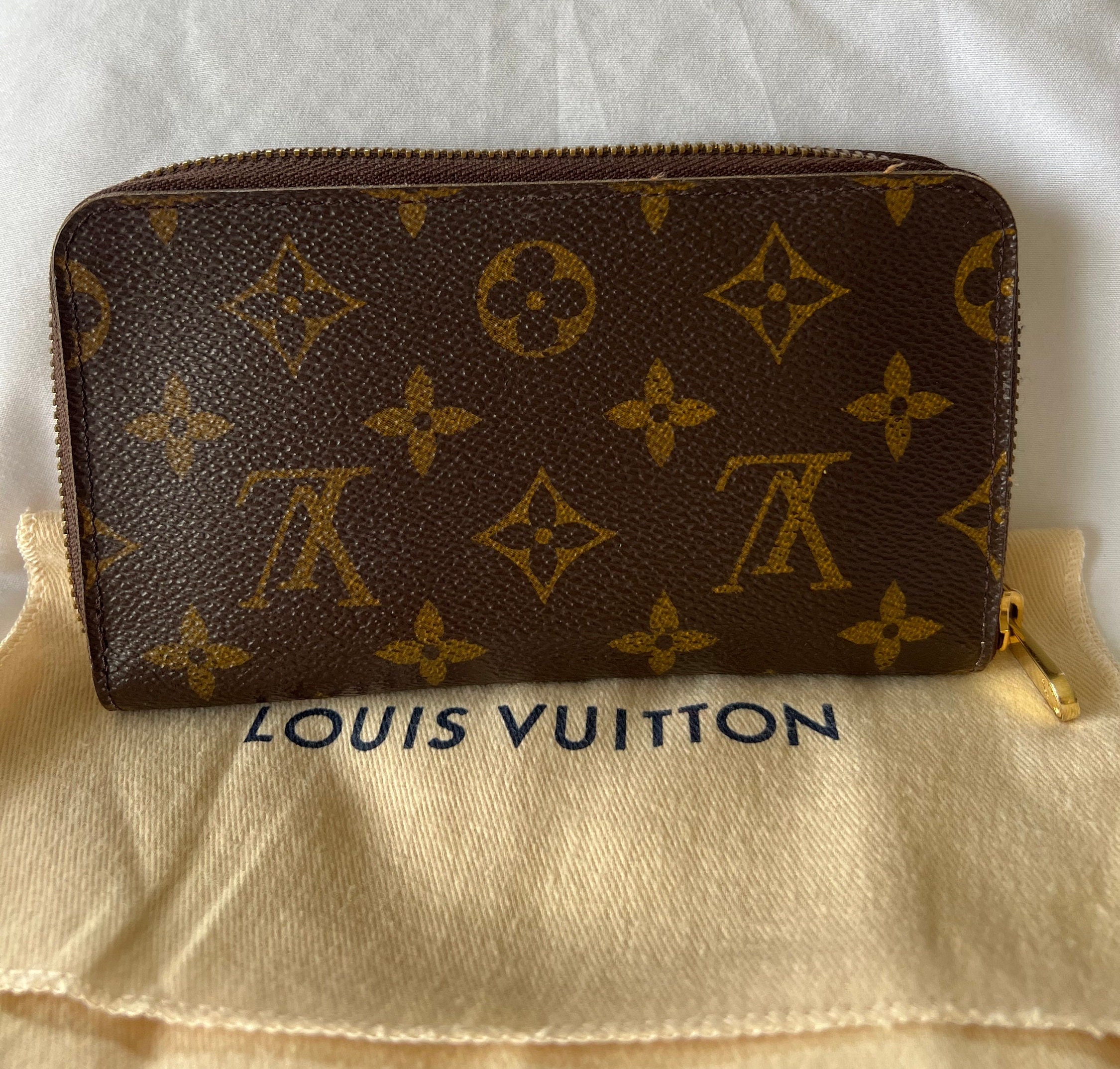 Pre-Owned Louis Vuitton Zippy Compact Wallet 