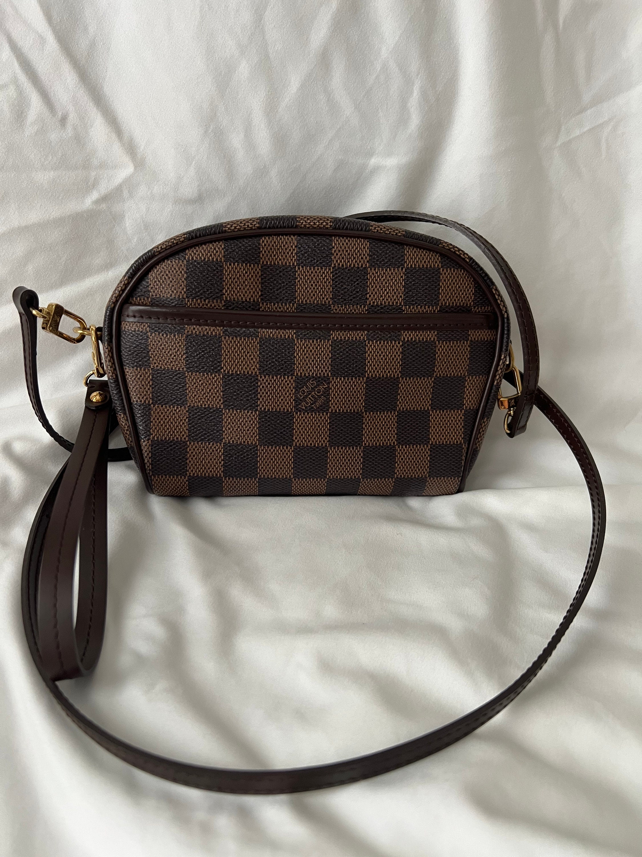 Damier Ebene South Bank Besace Crossbody Bag (Authentic Pre-Owned