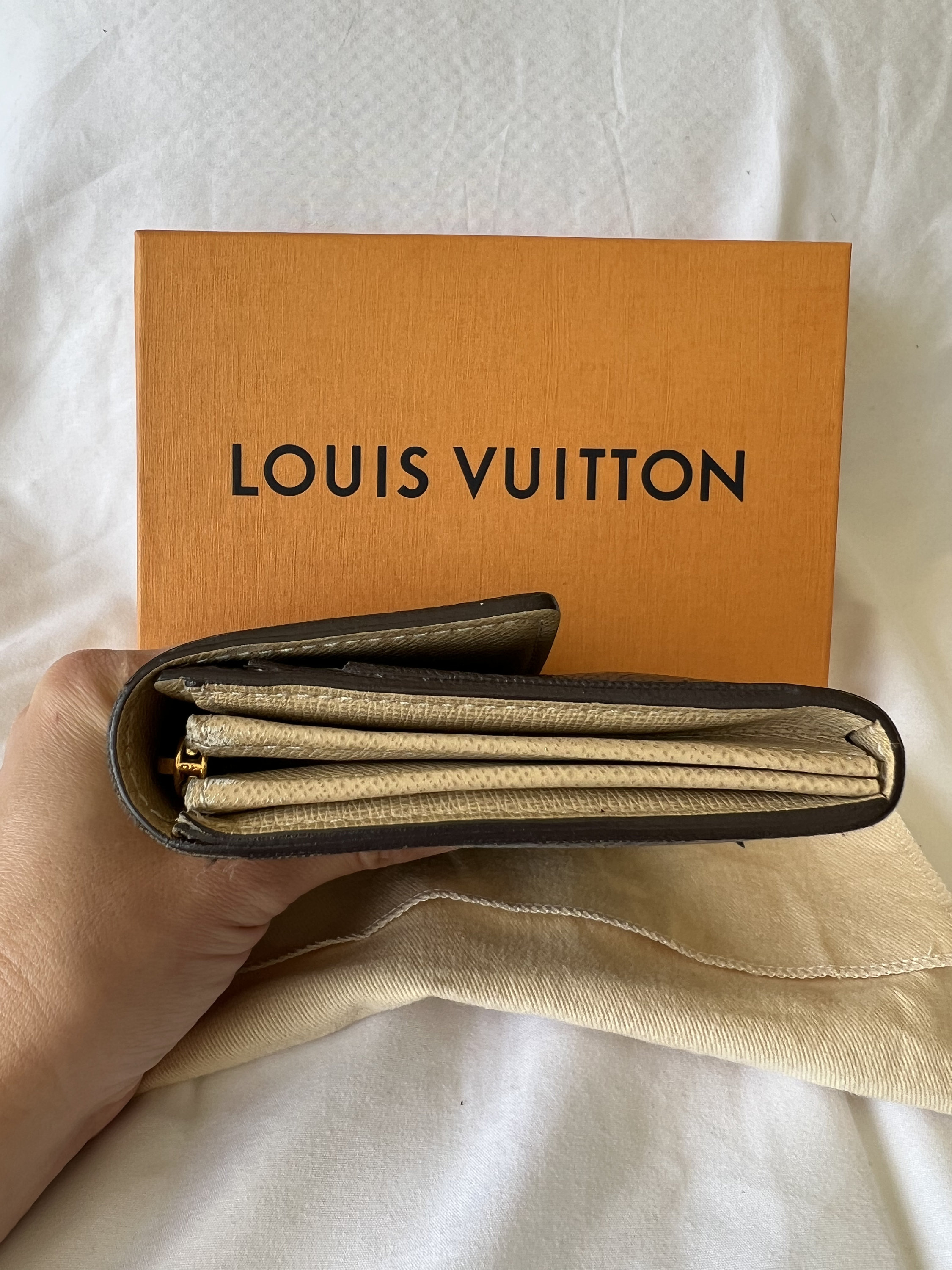 LOUIS VUITTON Monogram Dentelle Gold Portefeuille Sarah Wallet -  Israel