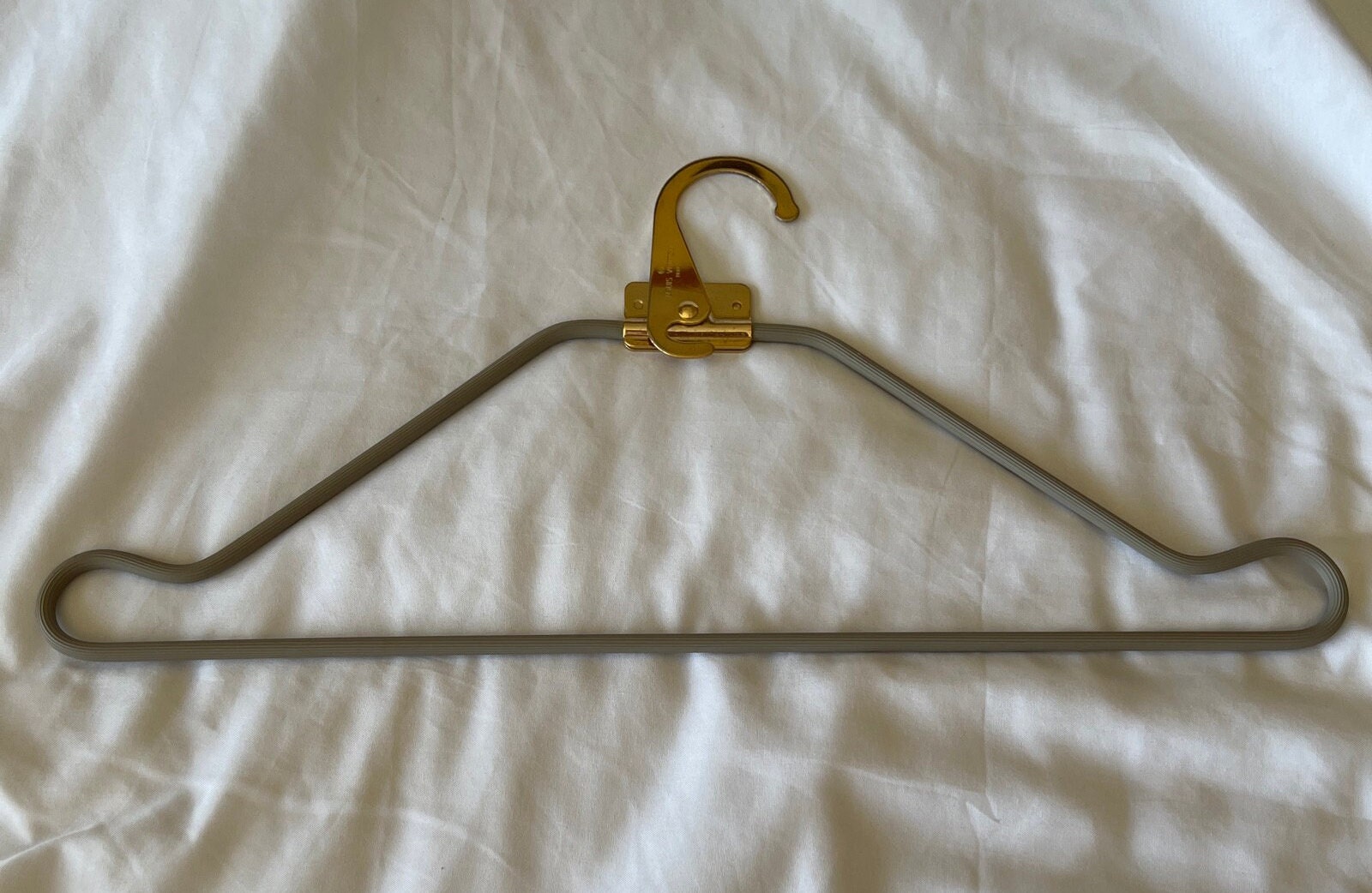 Kasten-Halter Louis Vuitton-Kleidung