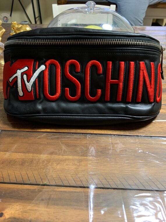 h&m x moschino moletom com capuz