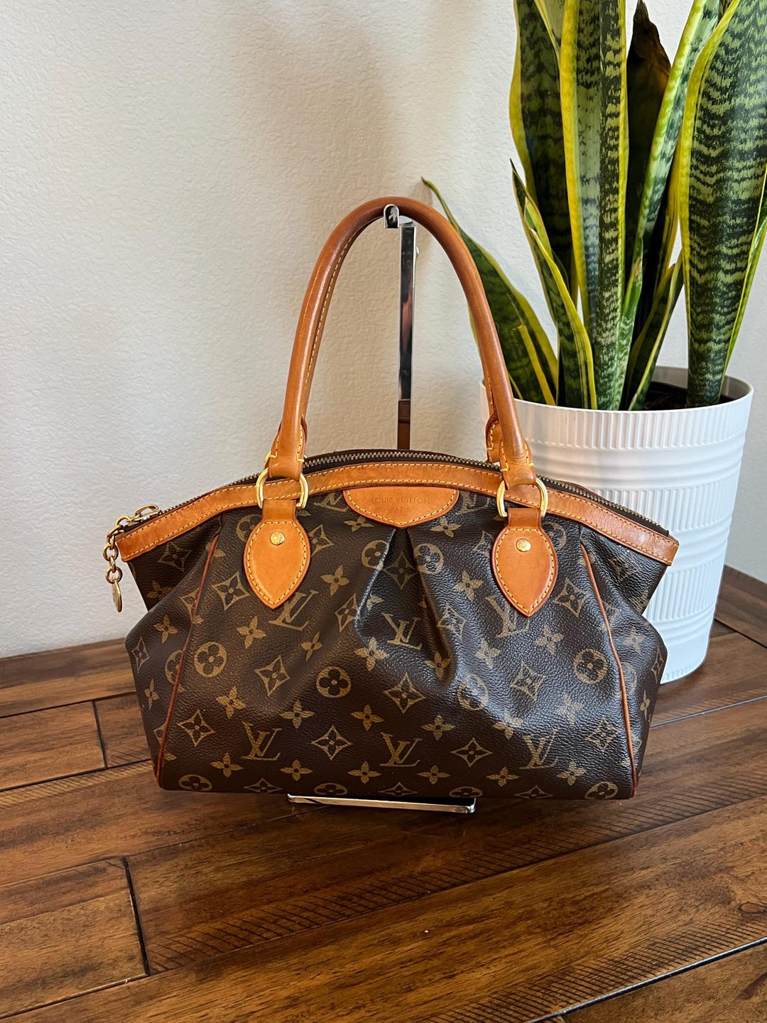 Vintage Authentic Louis Vuitton Tivoli Shoulder Bag PM Brown