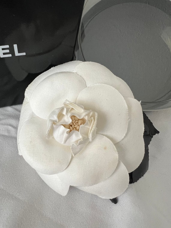 Vintage Chanel Silk White Camellia with Black Lea… - image 4