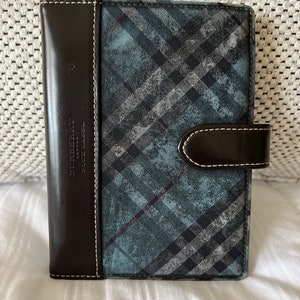 Cartera con tapa para pasaporte y agenda de Burberry London
