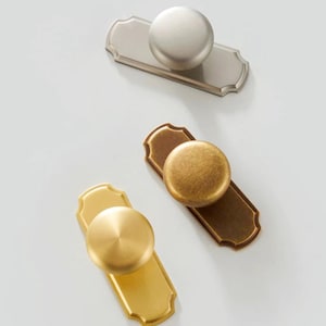 Pomelli per cassettiere in ottone anticato con piastra posteriore / Pomelli in ottone massiccio / Pomelli per cassettiere in nichel / Pomelli per cassettiere in oro / Pomelli per porte / Ferramenta per mobili