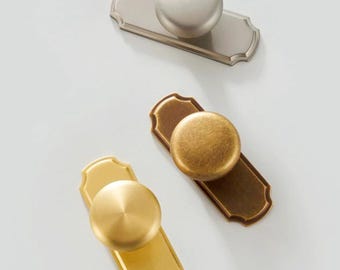 バックプレート付きエイジド真鍮製ドレッサーノブ | ソリッド真鍮製ノブ | ニッケル製ドレッサーノブ | ゴールド製ドレッサーノブ | ドアノブ | キャビネット金具