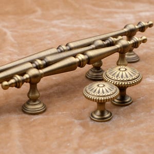 Victorian Antique Brass Knobs And Pulls, Antique Gold Pulls, Brass Cabinet Pulls, Antique Brass Kitchen Handles, Kitchen Cabinet Hardware