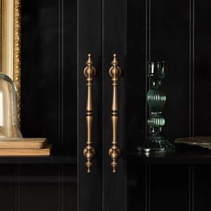 Antiek messing kastgrepen | Sierlijke vintage dressoirgrepen