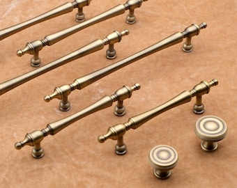 Antieke koperen kastknoppen en grepen | Massief messing hardware