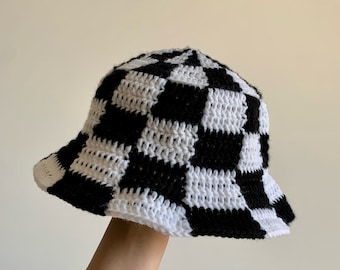 crochet checkered bucket hat - black and white