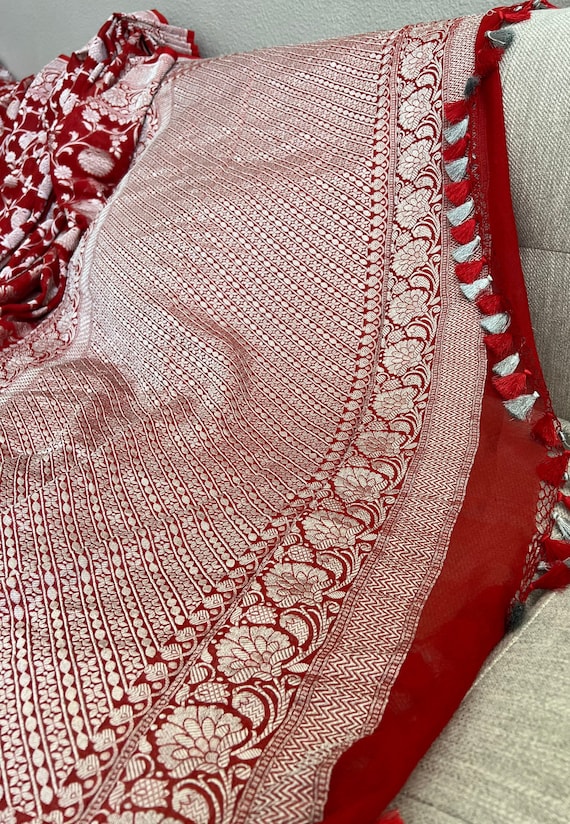 Offwhite Pure Handloom Khaddi Silk Georgette Banarasi Saree with Floral  Jaal | Handloom Pure Silk Banarasi sarees, elegant dupatta, handwoven  lehanga and suits