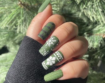 Christmas Snow Flake Green Plaid Holiday Press On Nail Set