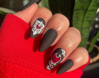 Black Red Devil Corazones y telarañas Valentine Press On Nail Set