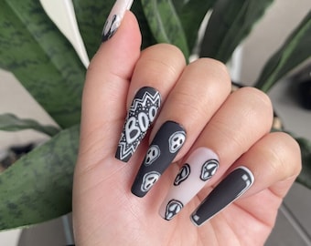 Ghost Scream Face Halloween Press On Nail Set in Matte Finish