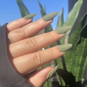 Olive Swirl Press On Nail Set in Olive Green Matte Finish