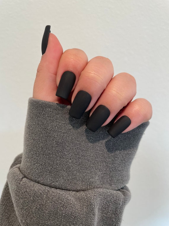 Matte black nails deals