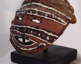 Africa antique luena fiber mask
