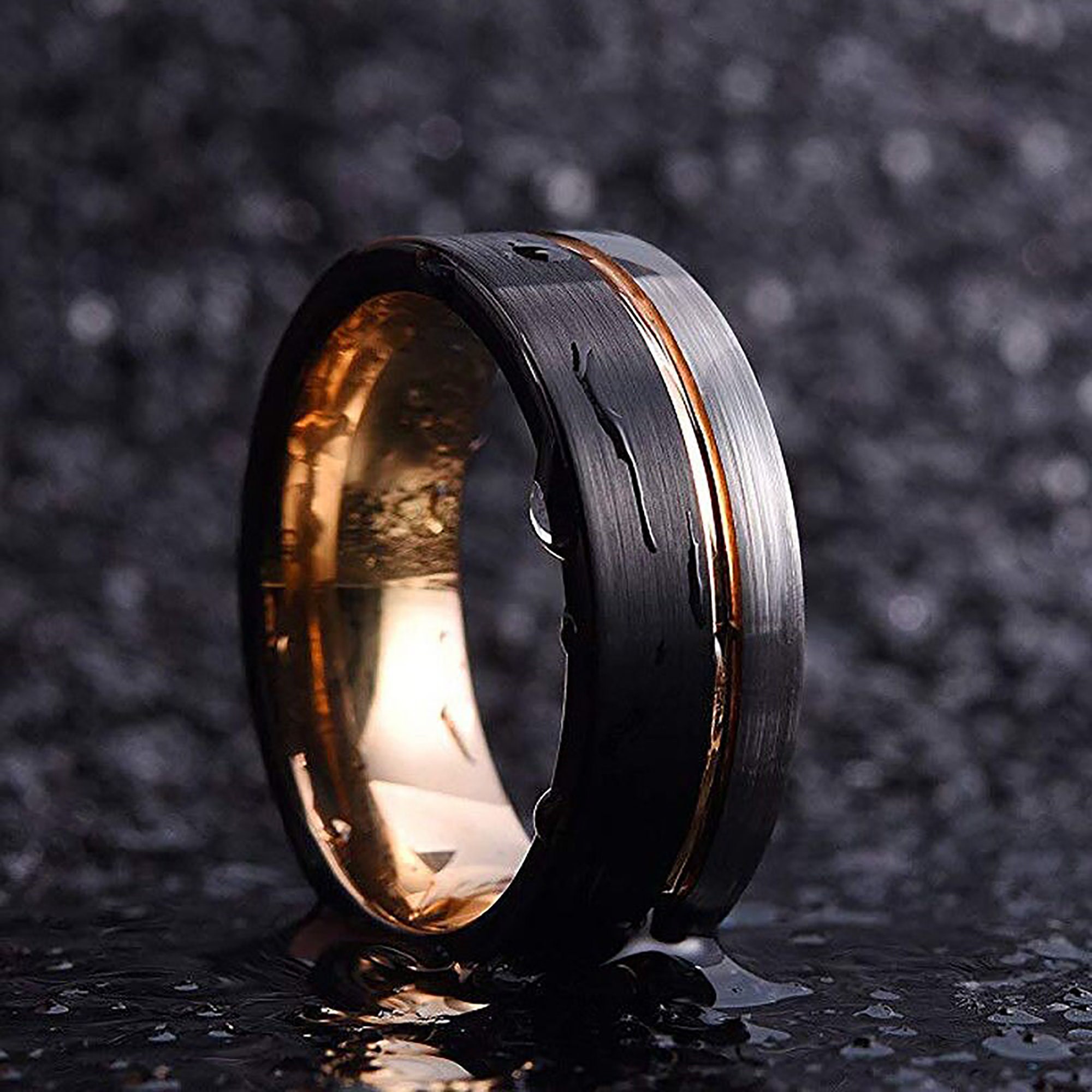 Черное кольцо фото. Черные обручальные кольца. Обручальные кольца из черного золота. Черное золото кольцо. Черное обручальное кольцо мужское.