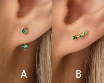 Puces d'oreilles émeraude - Boucles d'oreilles veste - Puces d'oreilles pour grimpeur - Pierre de naissance de mai - Petites puces d'oreilles - Puces CZ - Cadeau pour elle