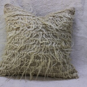 Handmade Turkish Rug Pillow Cover: Vintage Wool Cushion (50x50 cm)