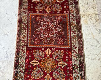 Vintage Sivas Rug: Handwoven Anatolian Wool Carpet (20"x34")