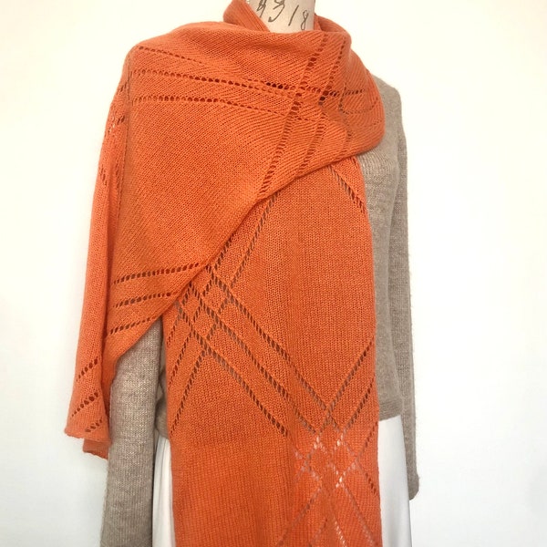Foulard étole châle rectangle écharpe motif dentelles tricotée main en cachemire et laine vierge d’agneau couleur abricot