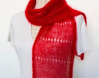 Écharpe foulard femme tricotée main en mohair et soie en maille aérée rouge personnalisable