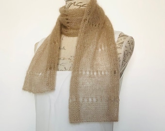 Echarpe foulard femme tricotée main en mohair et soie en maille aérée beige clair doré personnalisable