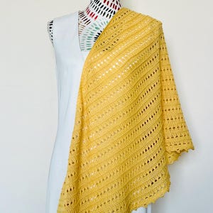 Châle léger foulard écharpe femme -  étole jaune beurre tricoté main en cachemire mérinos et soie avec bordure picot