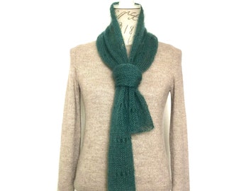 Écharpe foulard femme tricotée main en mohair et soie en maille aérée verte personnalisable