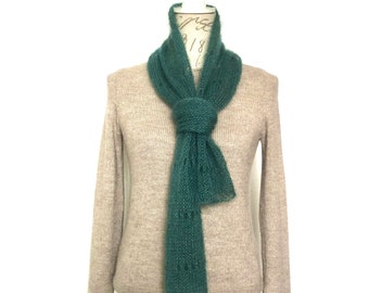 Echarpe foulard femme tricotée main en mohair et soie en maille aérée vert personnalisable