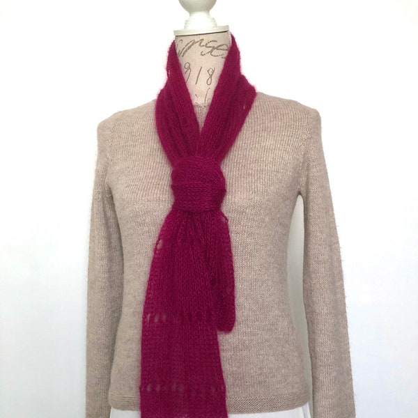 Écharpe foulard femme tricotée main en mohair et soie en maille aérée magenta rose foncé personnalisable