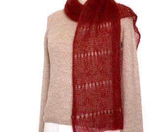 Echarpe foulard femme tricotée main en mohair et soie en maille aérée bordeaux marron personnalisable