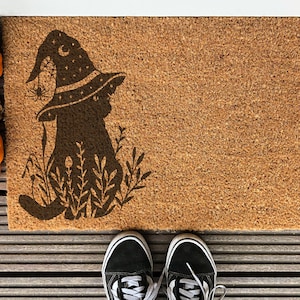 Witchy Cat Halloween Doormat Spooky Scary Floral Door Mat Minimalist Funny Entry Rug Coconut Cat Lover Doormat Fall Autumn Halloween Gift