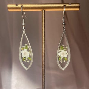 Pressed Flower Earrings | White Flower Earrings | Resin Flower Earrings| Dangle Drop | Real Pressed Flower Earring | Handmade | Gift For Her