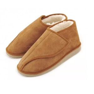 Sheepskin lined slippers with wide opening