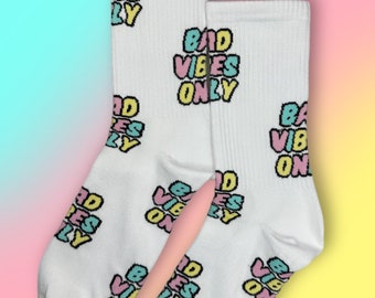 Tennis socks: “Bad Vibes Only”