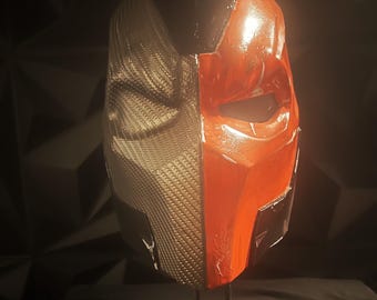 Battle damaged  Deathstroke Wearable helmet with LED eye