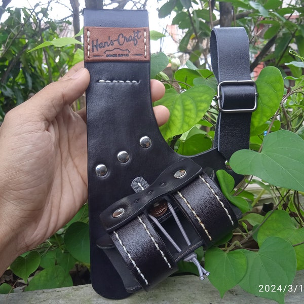 Bow Holder / Holster on The Hip for Simple Archery Equipment