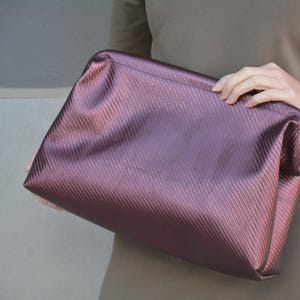 Pochette en cuir bordeaux clair brillant, pochette en cuir fabriquée à la main, sac à main conçu pour femme, cadeau pour elle, sac à main de luxe tendance