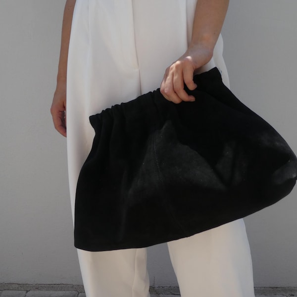Handgefertigte Wildleder-Knödel-Clutch in Mokka-Mousse-Schokolade-Braun-Schwarz-Farben, Lederwolkentasche Oversize-Puffball-Retro-Geldbeutel