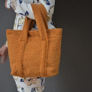 Niedlicher kleiner Sherpa-Einkaufstasche für Frauen, Teddybär-Einkaufstasche, personalisierte Einkaufstasche, Trendy gelockte Handtasche, veganer Kunstpelz Retro-Plüsch-Einkaufstasche