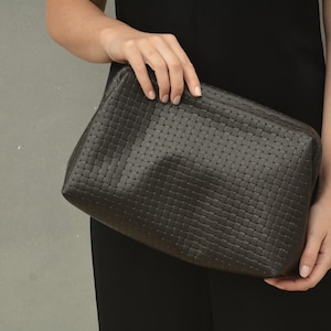 Cartera de mano de cuero trenzado marrón hecha a mano para mujer, bolso de cuero trenzado, bolso de mano grande y resistente de cuero genuino, bolso de noche retro