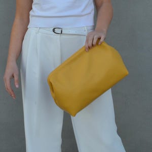 Cartera de mano de cuero suave, bolso de mano de cuero hecho a mano, bolso de mano diseñado para mujer, regalo para ella, amarillo rosa negro marrón gamuza verde bronce