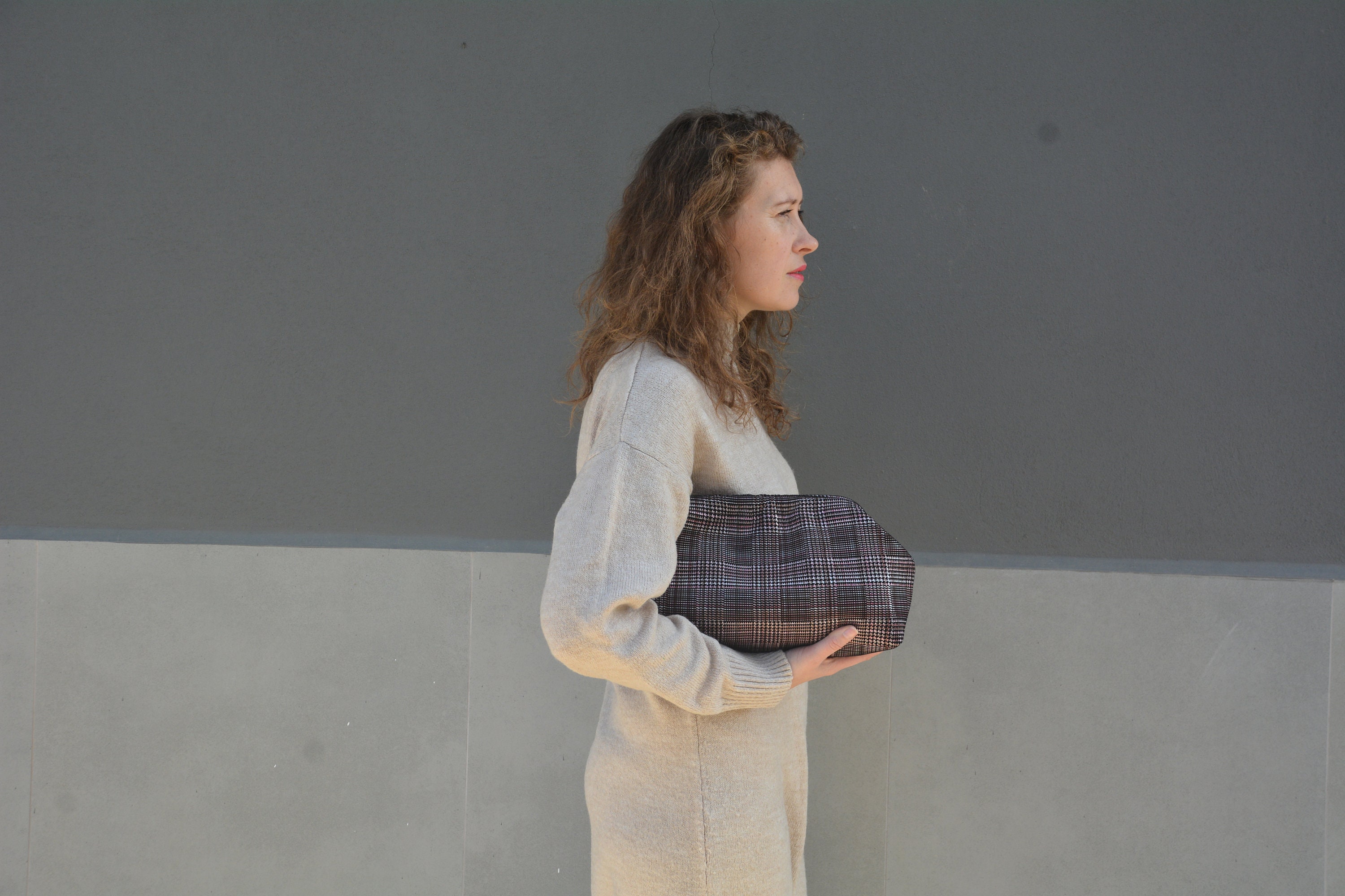 ◆DEINET◆ CLOUD MIDDLE SHOULDER BAG IN BURGUNDY KDCUA4S3111 Cloud Clutch in Burgundy - Black Houndstooth Pattern Genuine