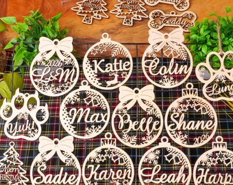 Décorations de Noël personnalisées avec nom, Ornements de sapin de Noël en bois personnalisés, Décoration de Noël, Étiquette cadeau de Noël, Ornement de Noël découpé au laser avec nom
