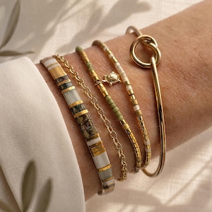 Verstellbares Miyuki Tila Armband für Damen – Japanische Perlen in Grün, Weiß und Gold | Handgefertigter Schmuck