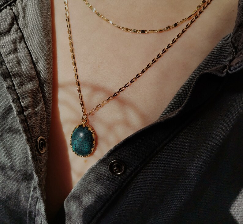 Collier Longue Chaîne Dorée Avec Pendentif œil De Chat – Perle Et Demi-lune, Boîte Offerte